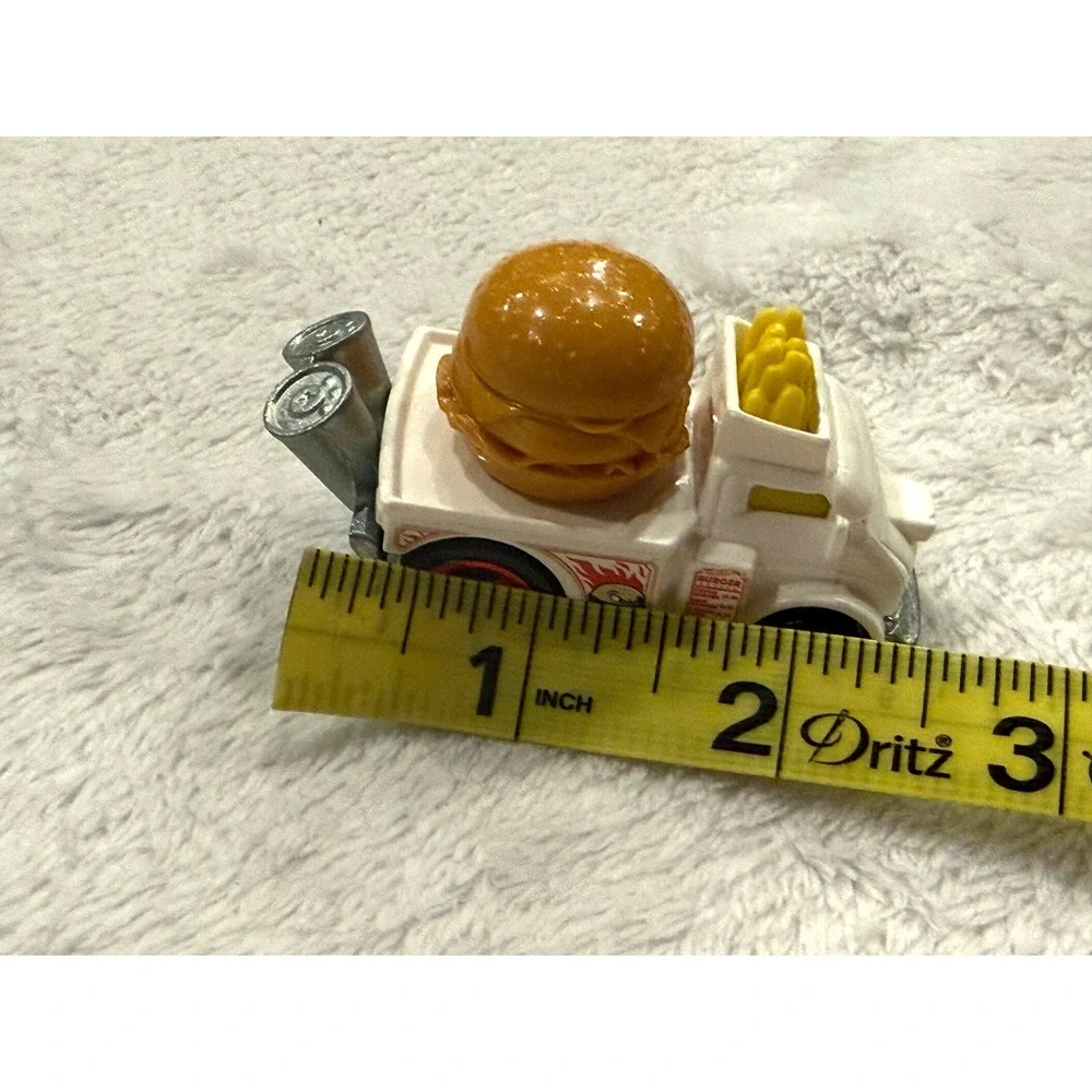 Hot Wheels Buns of Steel Burger Food Truck White Diecast Car FJV59 2017‎ Mattel
